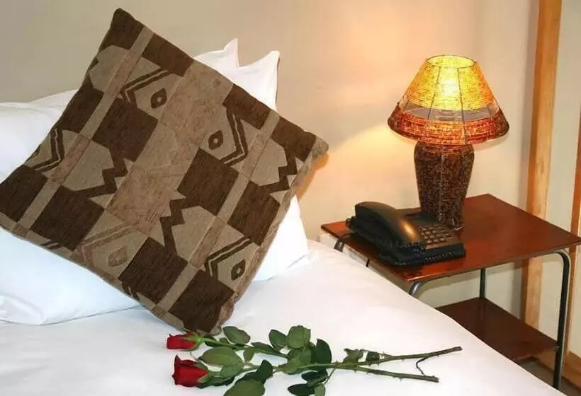 Отель Ikhaya Lodge