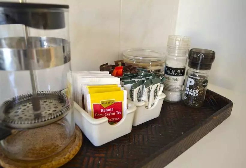 Отель Ikhaya Lodge