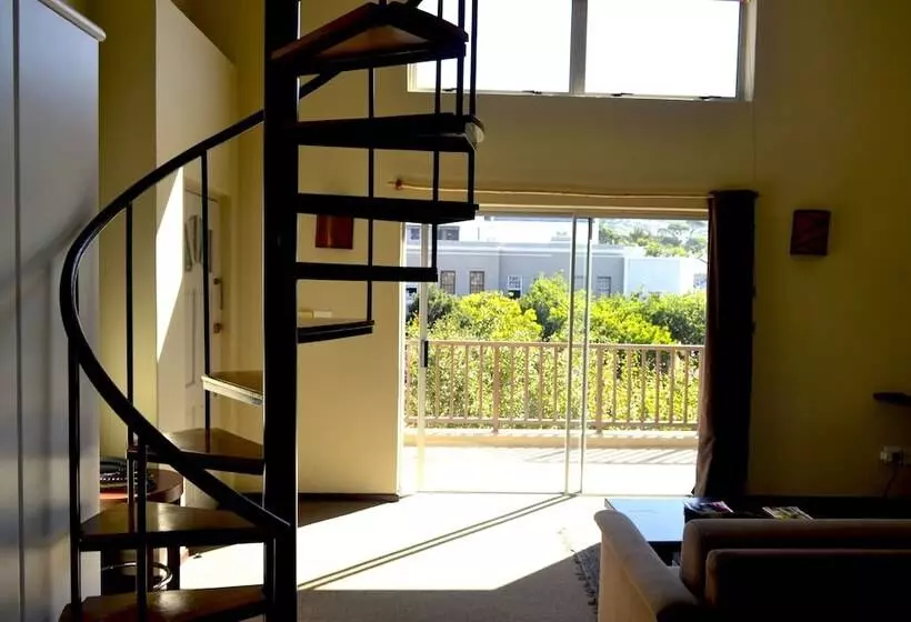 Отель Ikhaya Lodge