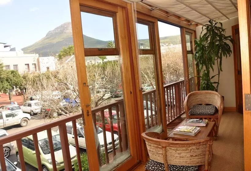 Отель Ikhaya Lodge