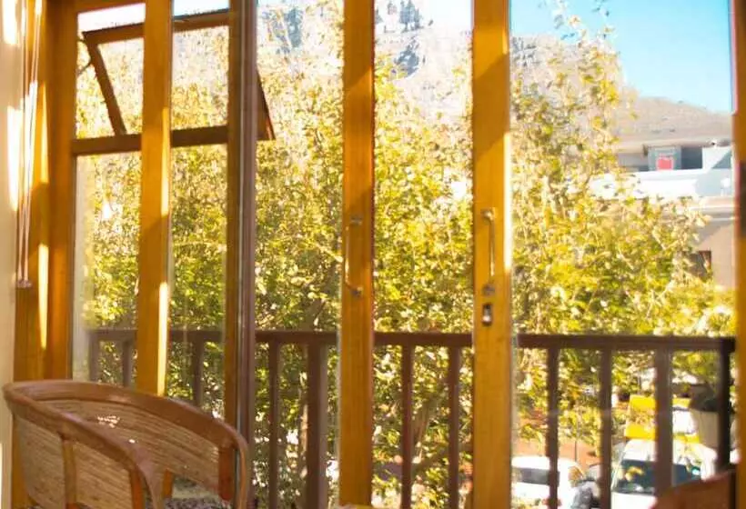 Отель Ikhaya Lodge