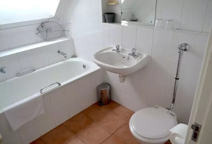 Отель Ikhaya Lodge