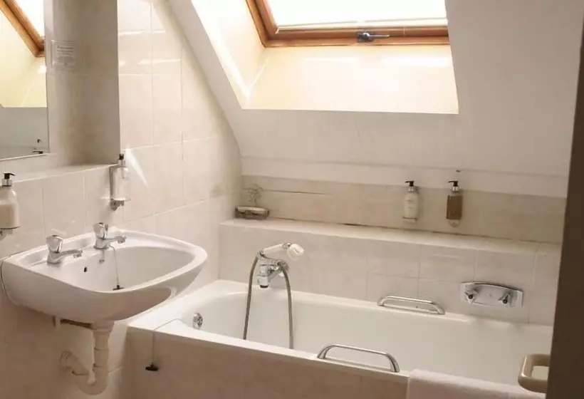 Отель Ikhaya Lodge