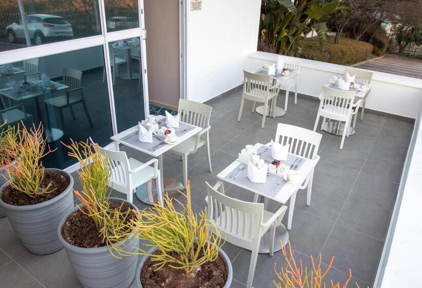 Отель Town Lodge Johannesburg Airport