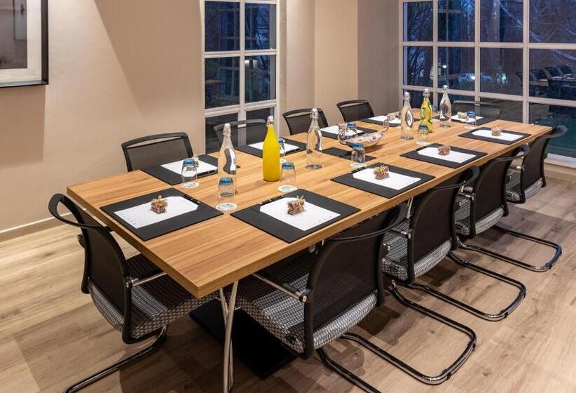 Отель Town Lodge Johannesburg Airport