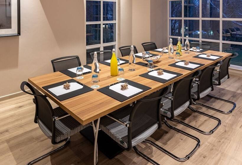 Отель Town Lodge Johannesburg Airport