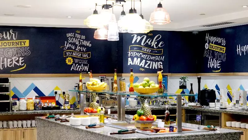 هتل Hampton By Hilton Dubai Al Barsha