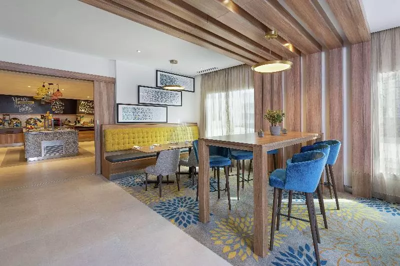 هتل Hampton By Hilton Dubai Al Barsha