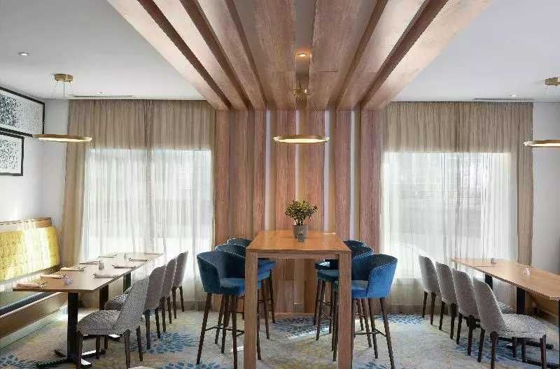 هتل Hampton By Hilton Dubai Al Barsha