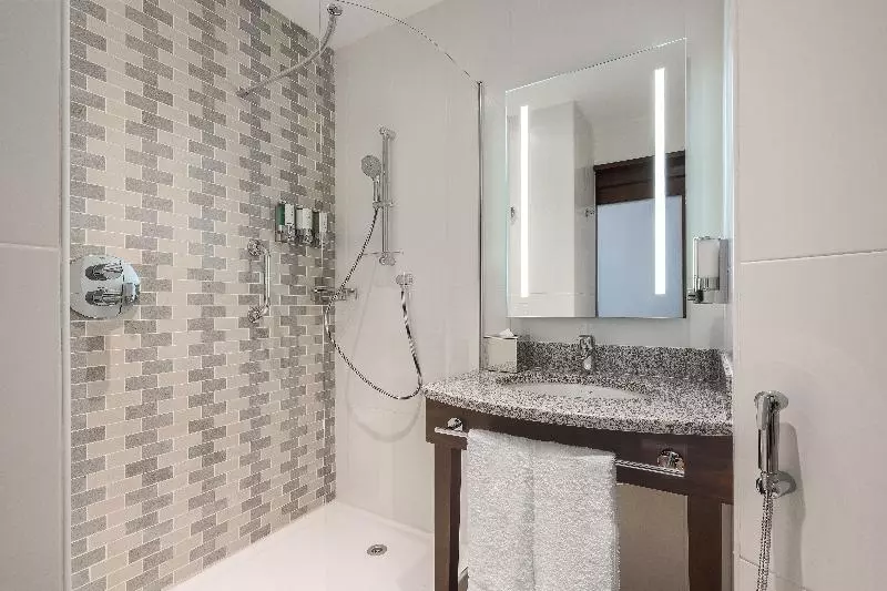 هتل Hampton By Hilton Dubai Al Barsha
