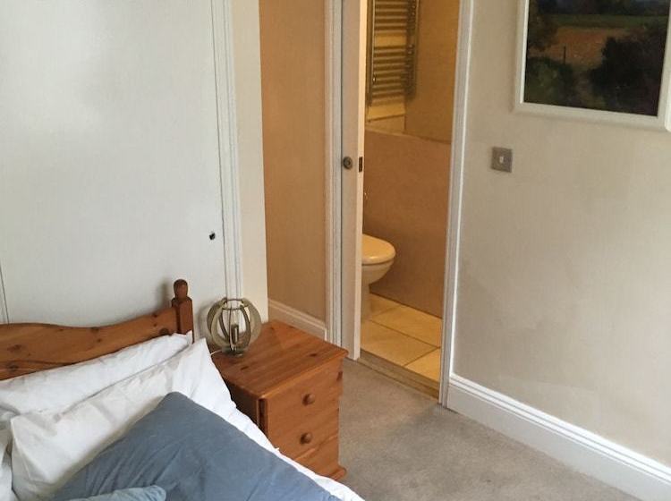 Отель Little Western Spa Brighton Beach Apartments