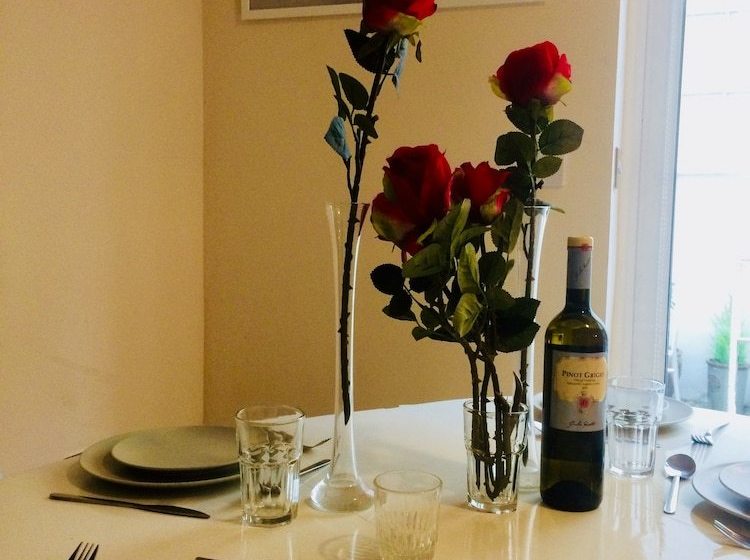 Отель Little Western Spa Brighton Beach Apartments