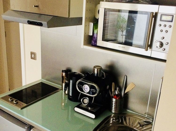 Отель Little Western Spa Brighton Beach Apartments