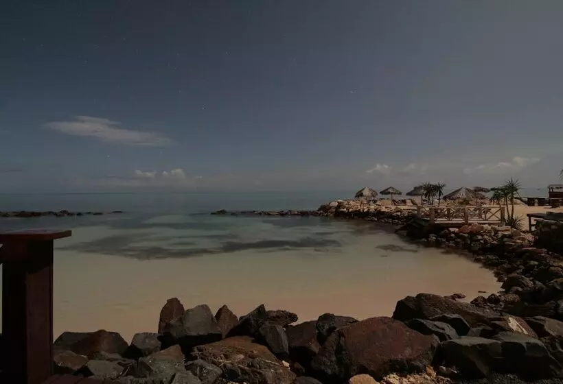 هتل Northshore Seaside Suites