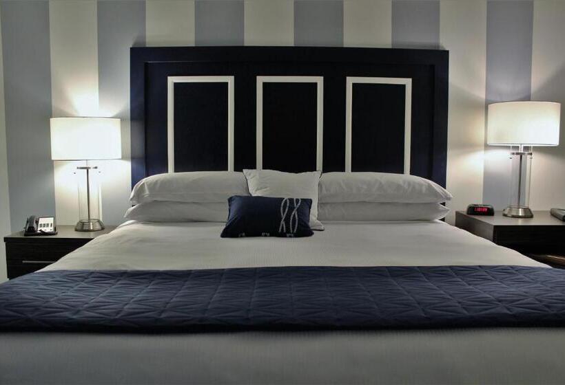 Marker 8 Hotel And Marina