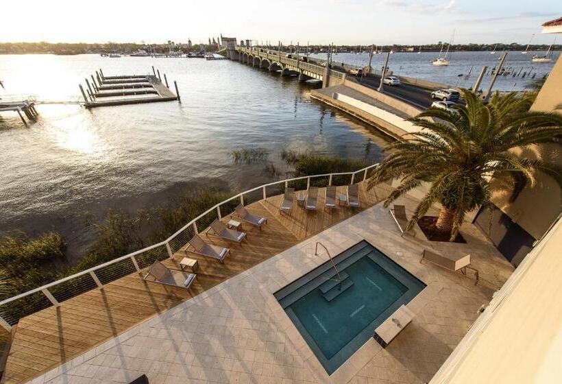 Marker 8 Hotel And Marina