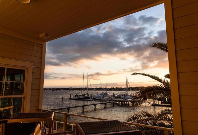 Marker 8 Hotel And Marina