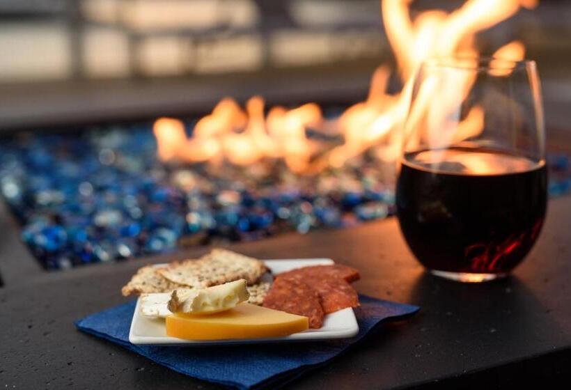 Marker 8 Hotel And Marina