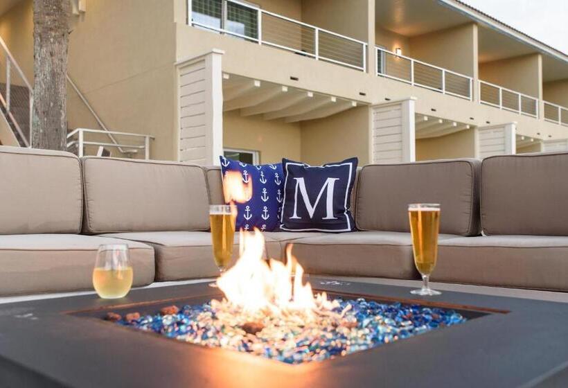 Marker 8 Hotel And Marina