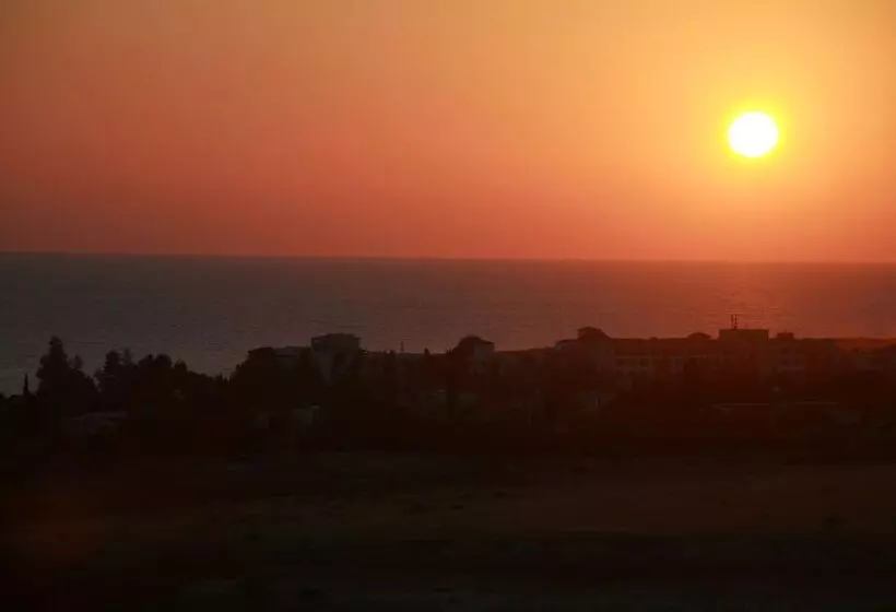 Petsas Apartments & Tavern