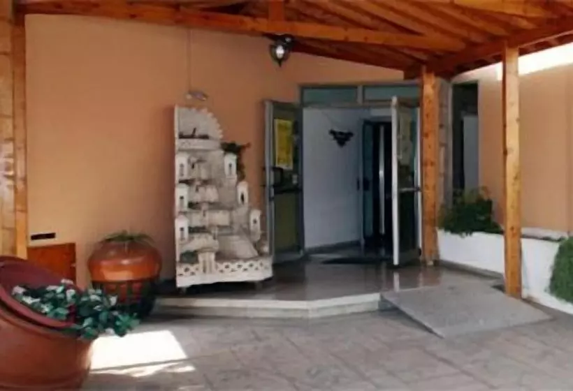 Petsas Apartments & Tavern