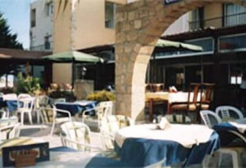 Petsas Apartments & Tavern