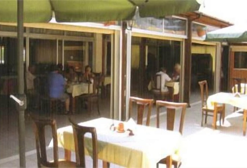 Petsas Apartments & Tavern