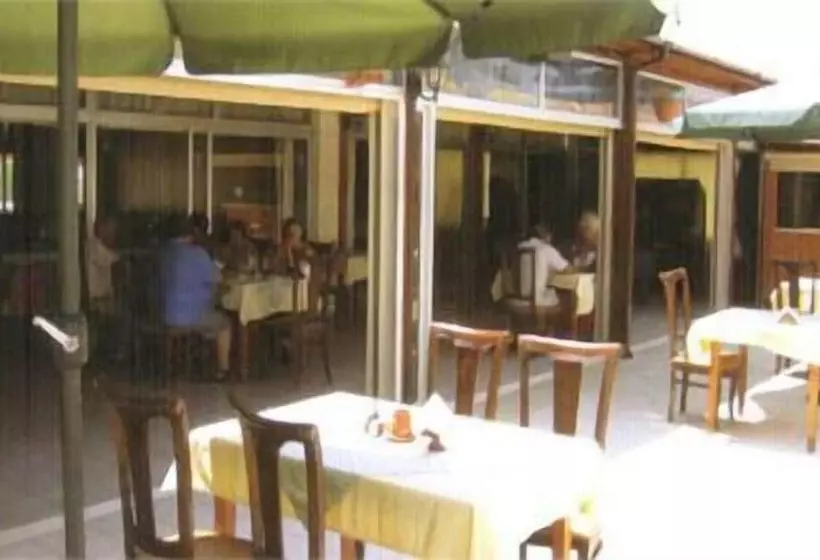 Petsas Apartments & Tavern