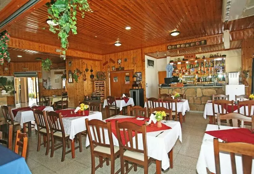Petsas Apartments & Tavern