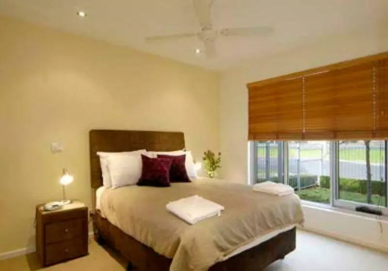 The Lakes Apartments