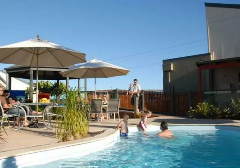 The Lakes Apartments