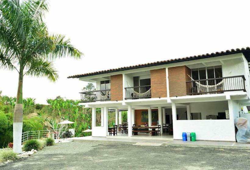 تختخواب و صبحانه Loma Verde Premium