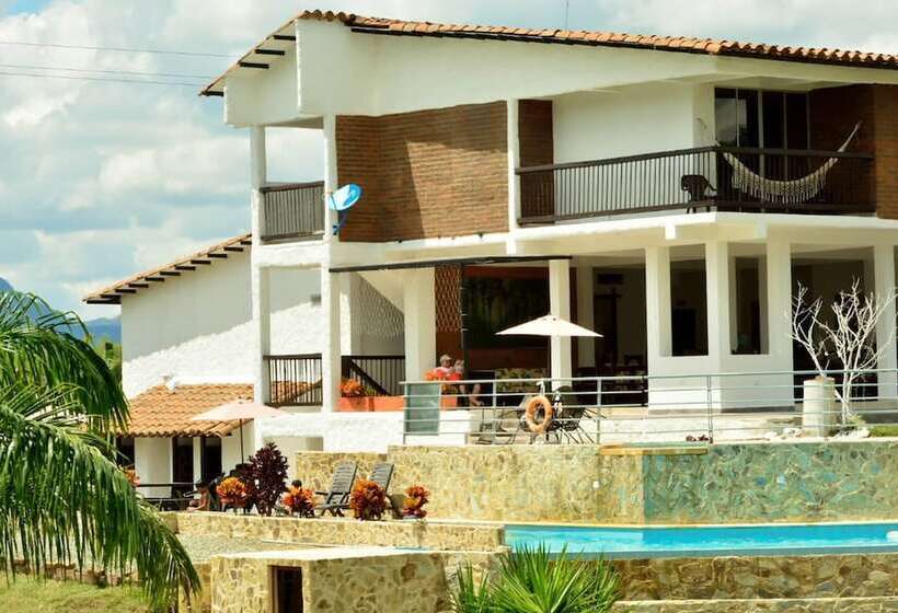 تختخواب و صبحانه Loma Verde Premium