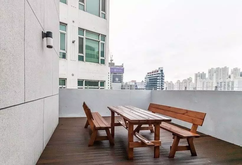 Browndot Hotel   Gold