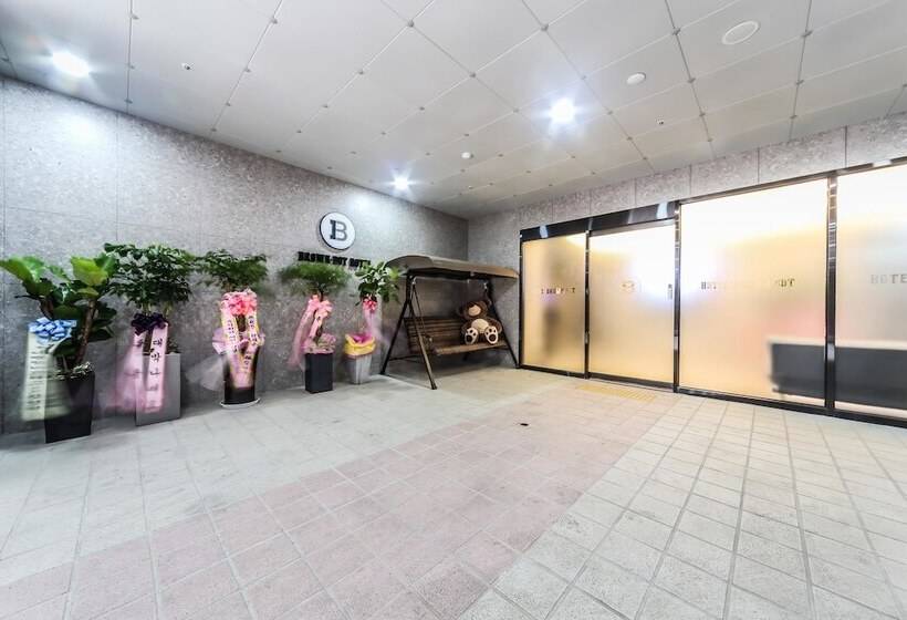 Browndot Hotel   Gold