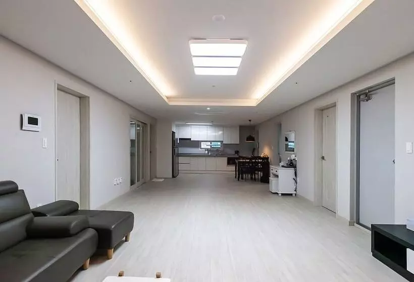 Browndot Hotel   Gold