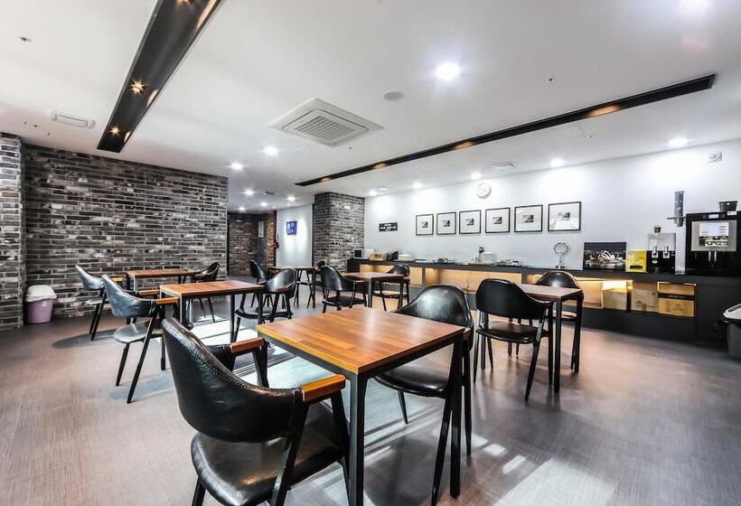 Browndot Hotel   Gold