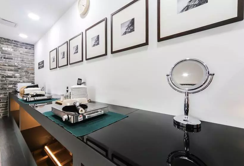 Browndot Hotel   Gold