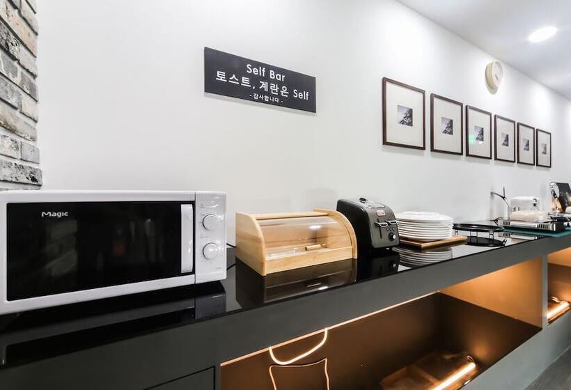 Browndot Hotel   Gold