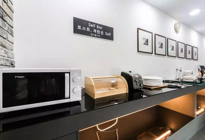 Browndot Hotel   Gold