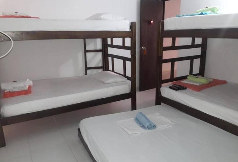 مسافرخانه Taganga S Sunset