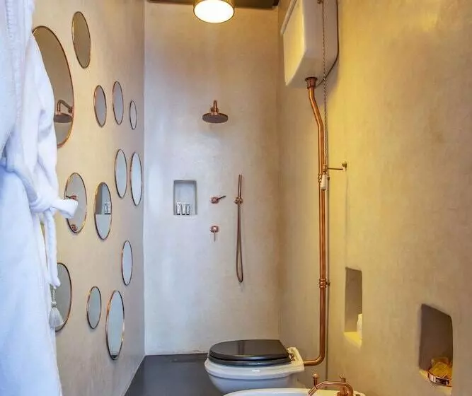 Riad Tajania