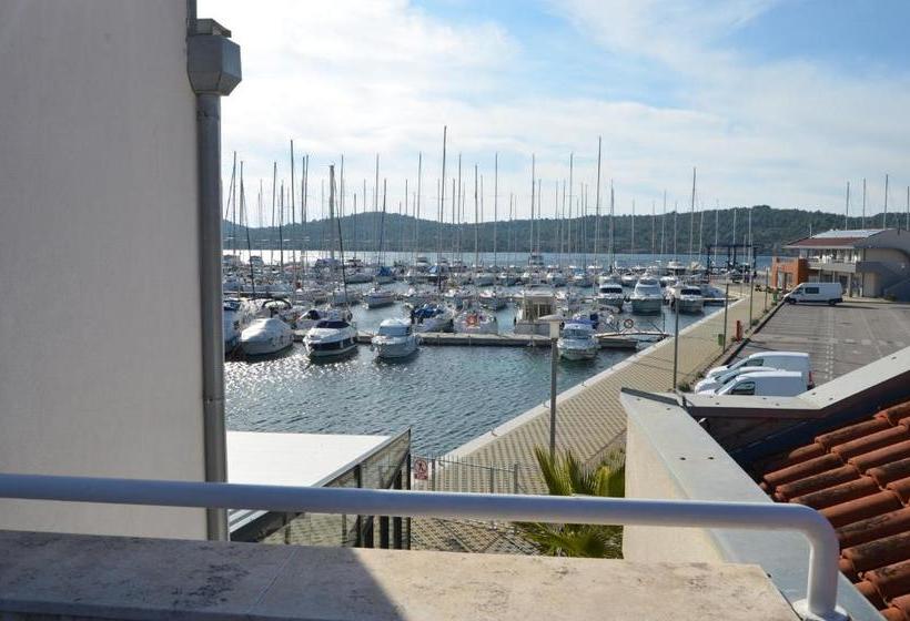 Apartments Pirovcanka