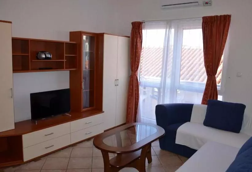 Apartments Pirovcanka