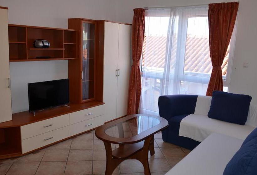 Apartments Pirovcanka