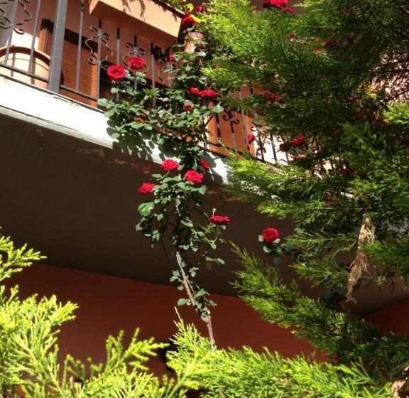 Hotel Artemis Apartments