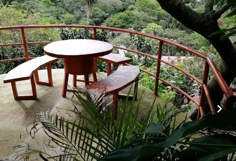 ユースホステル Mora's Place B&b