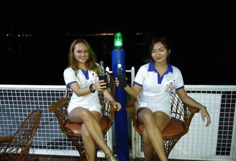 ホテル Mangos Beachfront Resort