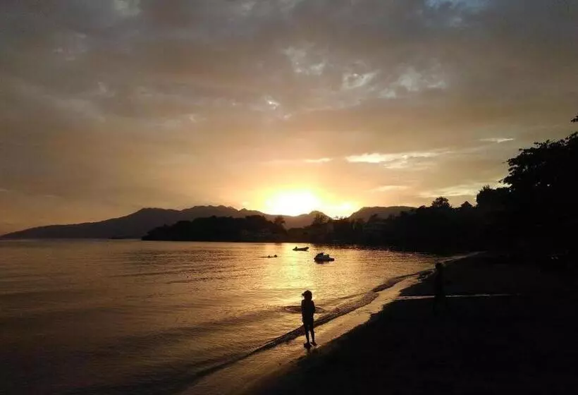 ホテル Mangos Beachfront Resort