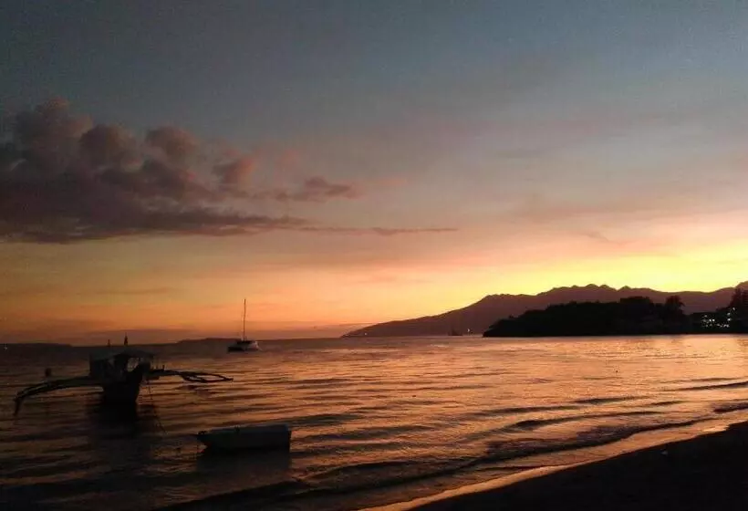 ホテル Mangos Beachfront Resort
